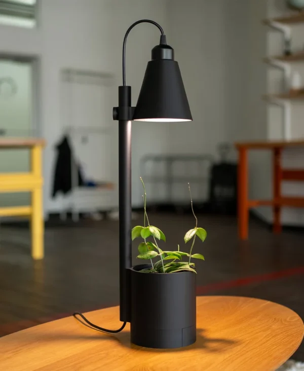 Planter with Lifting Light